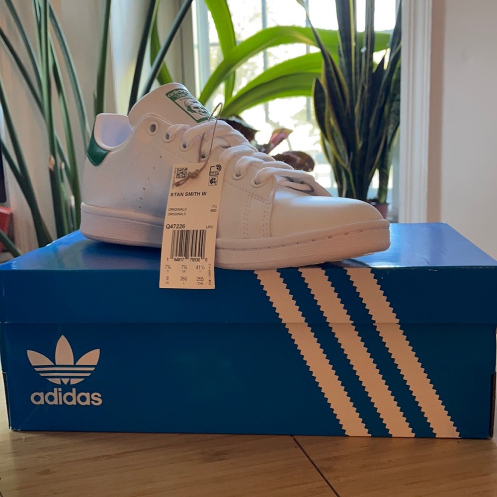 Brand new NEVER WORN Stan Smith’s.